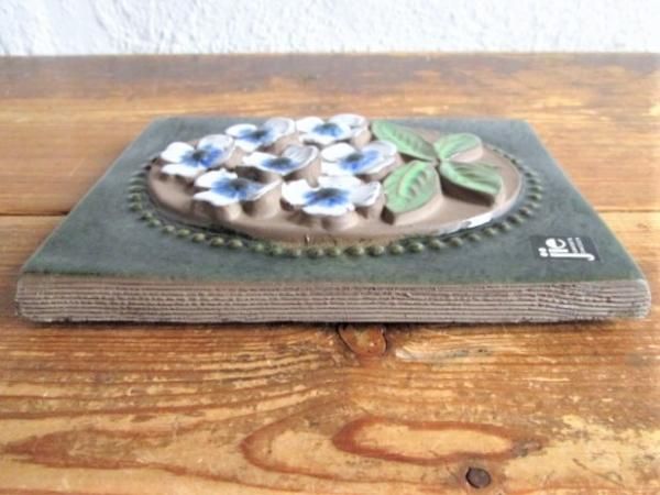 陶器壁掛け：Jie/ジィ社製☆美しいブルーと水色のお花の