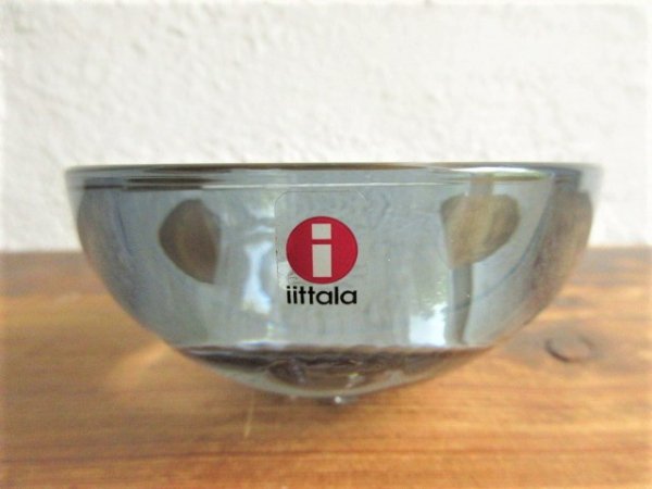 iittala/イッタラ社：Ballo/バロ　キャンドルホルダー☆　スモーキーグレー - 北欧雑貨・ヴィンテージショップ 「 made in  Sweden 」　～　北欧食器、アンティーク、インテリア、北欧デザイン商品を現地スウェーデンからご紹介するネット通販ショップです♪