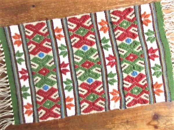 スウェーデンの伝統織物マット/タペストリー：ムンカベルテ織り