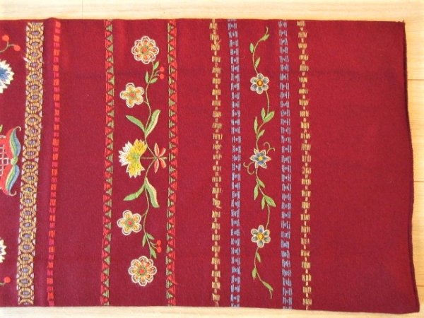 大作・レアカラー！ウール刺繍のタペストリー/カーテン： 伝統柄の