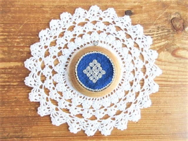 サーミ族の伝統工芸品 / ブレスレット・アクセサリー / ピューター刺繍・トナカイの革 No.3 | florantik