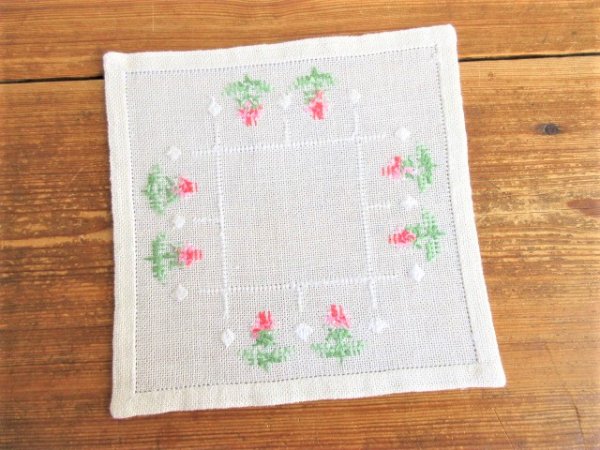 ヴィンテージ/アンティーク フランス ピンク薔薇 水色の蕾 色糸刺繍