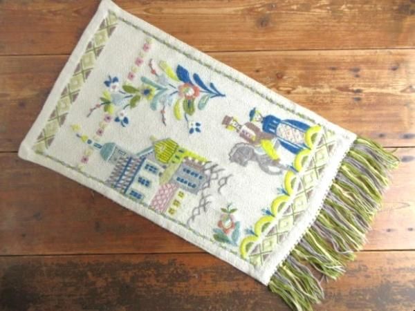 力作！スウェーデン伝統・ウール刺繍のタペストリー：古典柄