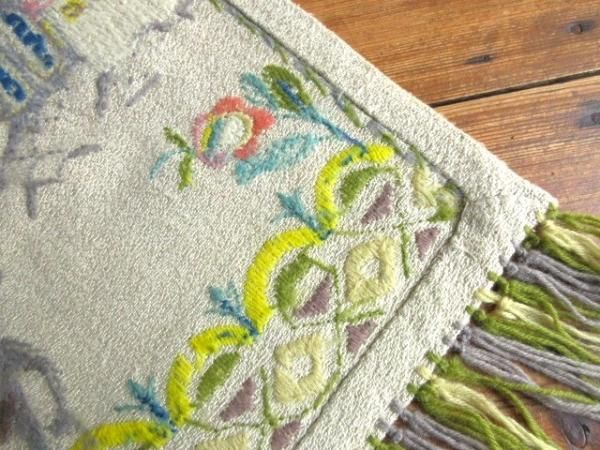 力作！スウェーデン伝統・ウール刺繍のタペストリー：古典柄・Kurbits