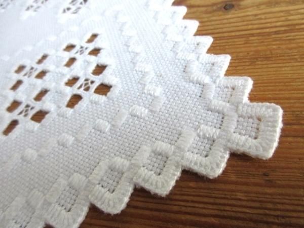 スウェーデンでみつけたヴィンテージ刺繍クロス水色