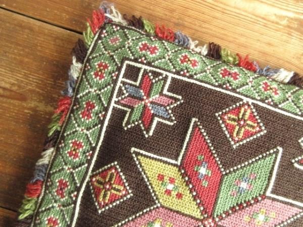 北欧ヴィンテージ ツヴィスト刺繍 スウェーデン製 伝統柄 八芒星 マット 壁飾り 北欧ヴィンテージ ツヴィスト刺繍 スウェーデン製 伝統柄 八芒星