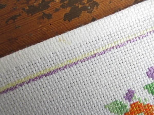 刺繍コトン・クロス：オレンジとパープルのお花のリース