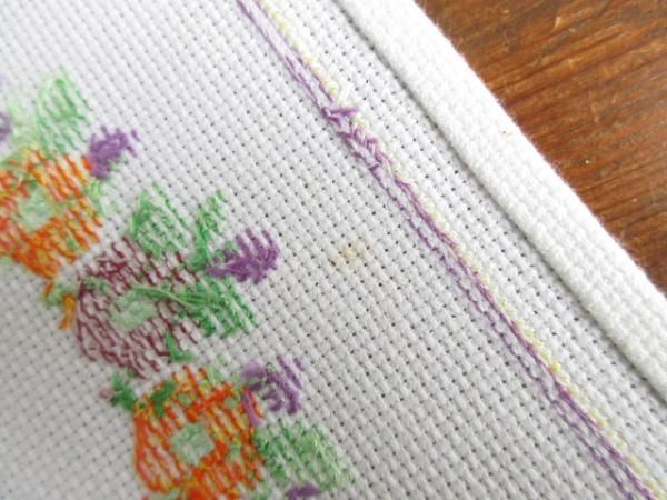 刺繍コトン・クロス：オレンジとパープルのお花のリース