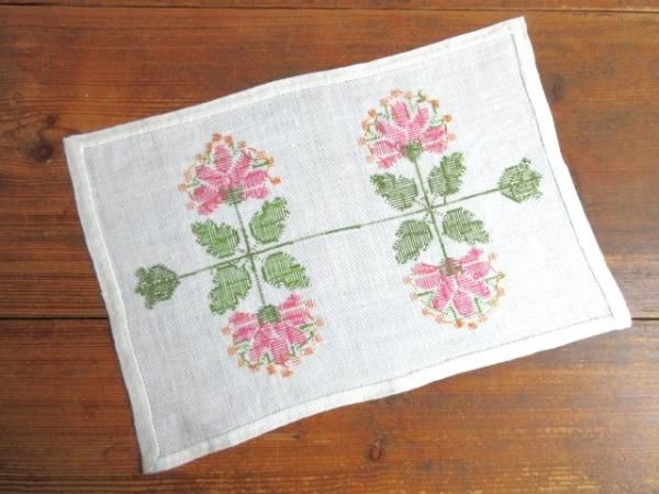 刺繍リネン・クロス：ピンク色のお花たち。。。♪ 23.5x34cm