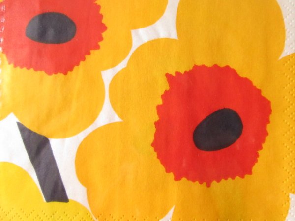 Marimekko/マリメッコのペーパーナプキン♪ランチョンサイズ：33ｘ33cm　Unikko/オレンジ系 - 北欧雑貨・ヴィンテージショップ 「  made in Sweden 」　～　北欧食器、アンティーク、インテリア、北欧デザイン商品を現地スウェーデンからご紹介するネット通販ショップです♪