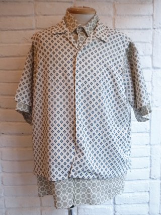 <img class='new_mark_img1' src='https://img.shop-pro.jp/img/new/icons8.gif' style='border:none;display:inline;margin:0px;padding:0px;width:auto;' />【amok/アモク】LAYERED SHIRT (BEIGE)