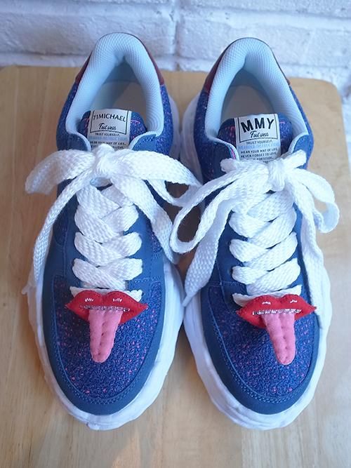 【71MICHAEL/ミシェル】71 MICHAEL×MIHARA YASUHIRO SNEAKER [EMBROIDERY WAYNE] WITH  BROOCH (Blue/pink) - Karaln ...