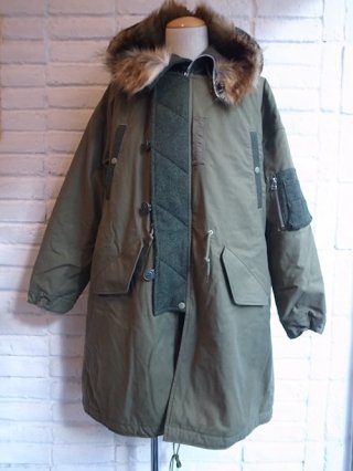 <img class='new_mark_img1' src='https://img.shop-pro.jp/img/new/icons8.gif' style='border:none;display:inline;margin:0px;padding:0px;width:auto;' />amok/⥯GUERNIKA MILITARY COAT (KHAKI)