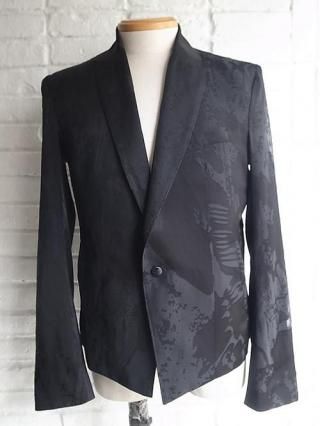 <img class='new_mark_img1' src='https://img.shop-pro.jp/img/new/icons8.gif' style='border:none;display:inline;margin:0px;padding:0px;width:auto;' />【kiryuyrik/キリュウキリュウ】Opal Short Peacked Jacket (Black)