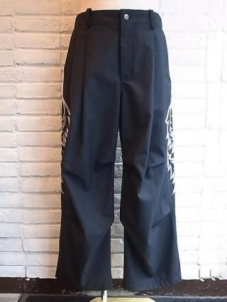 A NOVEL DAY.HIGH COUNT GABARDINE  EMBROIDERY PT (BLK x WHT)