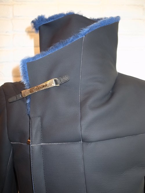 incarnation/インカネーション】WRAP NECK BIAS ZIP MOUTON BLOUSON (BLACK×BLUE) -  Karaln (カーラル)：incarnation ・nude:masahikomaruyama・kiryuyrik・yoshiokubo・amokなど公式取扱店・通販サイト