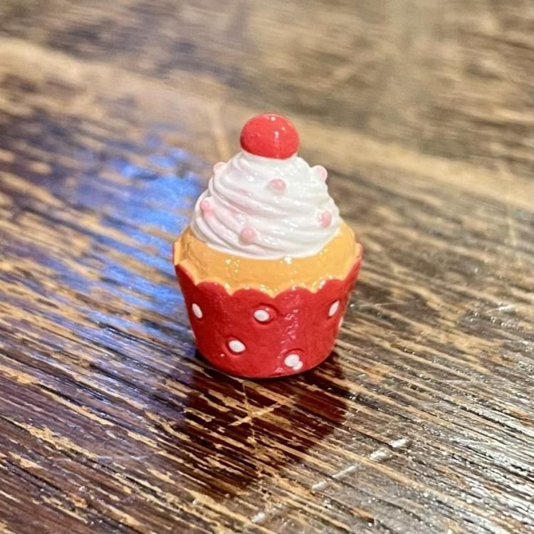ミニフィギュア】カップケーキ レッド - スノードーム美術館 ONLINE SHOP
