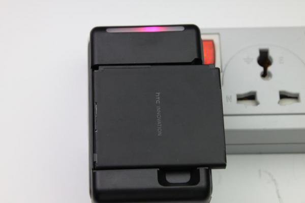 SoftBank X06HT HTC Desire/Google Nexus One用 ユニバーサルバッテリーチャージャー  [4]