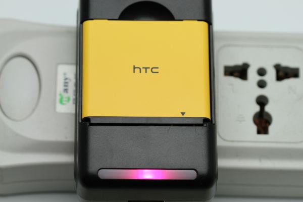 HTC ARIA HDmini用 ユニバーサルバッテリーチャージャー  [4]