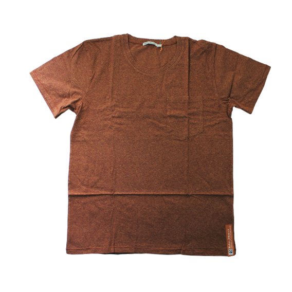 ヌーディージーンズ：ORGANIC COTTON ROUNDNECK POCLET Tシャツ (オレンジ）