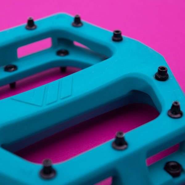 DMR / V11 PLASTIC PEDAL -TURQUOISE- 送料無料 - ジテンシャデポBMX