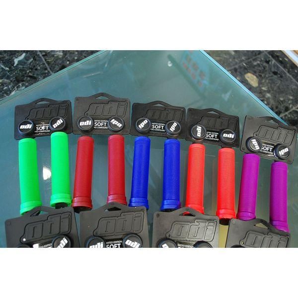 ODI grip 専用商品 ODI Black Medium Half-Waffle V2 Lock-On Grips with Cam