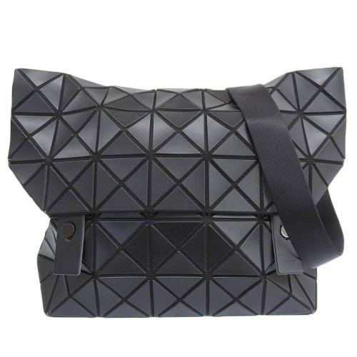 8869) 【バオバオ】 イッセイミヤケ BAOBAO ISSEY MIYAKE ショルダー