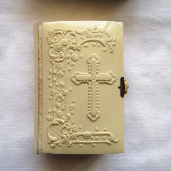アンティーク聖書1902年 象牙色 十字架 - DE PARIS
