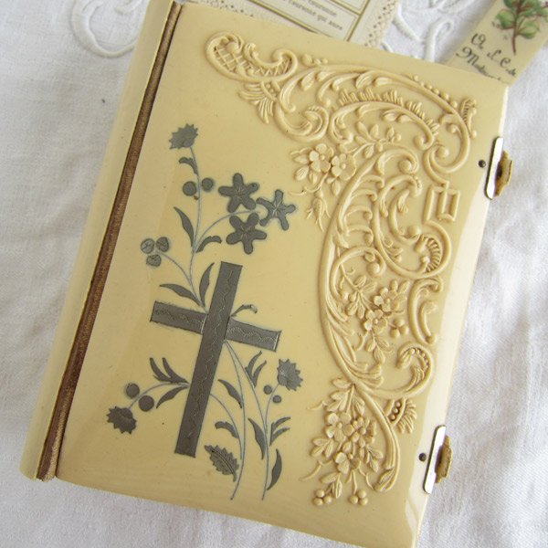 フランスアンティーク 祈祷書1898年 象牙風 セルロイド 聖杯  聖書