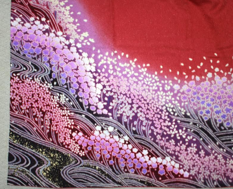 韓紅色金通し生地・絞り本振袖 - リサイクル着物のことなら京都