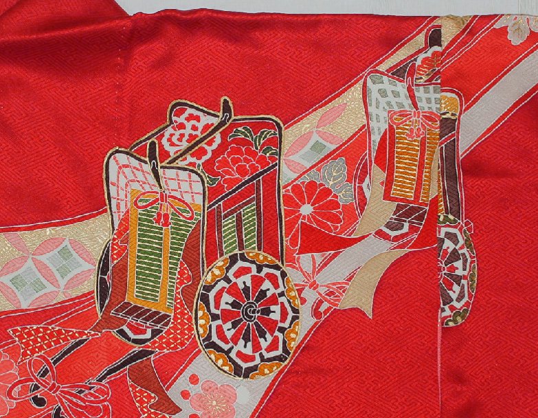 真紅絞り入り御所車文様本振袖（お勧め品です） - リサイクル着物のことなら京都で創業80年の老舗ゑちごやへ