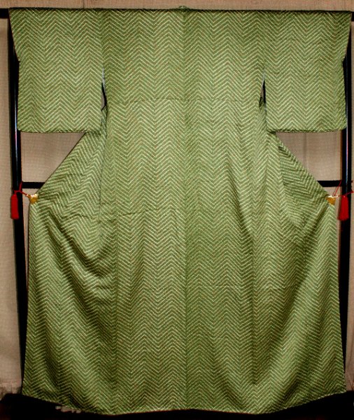 未使用の抹茶色杢目絞り小紋着物 - リサイクル着物のことなら京都で