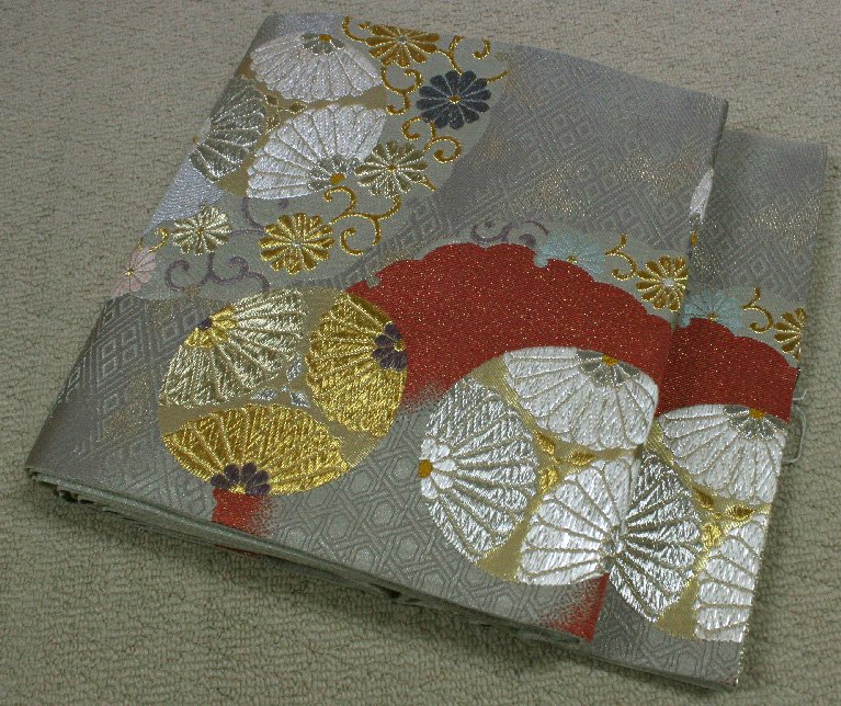 利休白茶色・雪輪に割菊柄袋帯 - リサイクル着物のことなら京都で創業80年の老舗ゑちごやへ