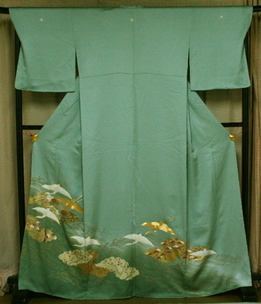 山葵色飛鶴柄駒縫刺繍色留袖（お買い得です） - リサイクル着物のことなら京都で創業80年の老舗ゑちごやへ