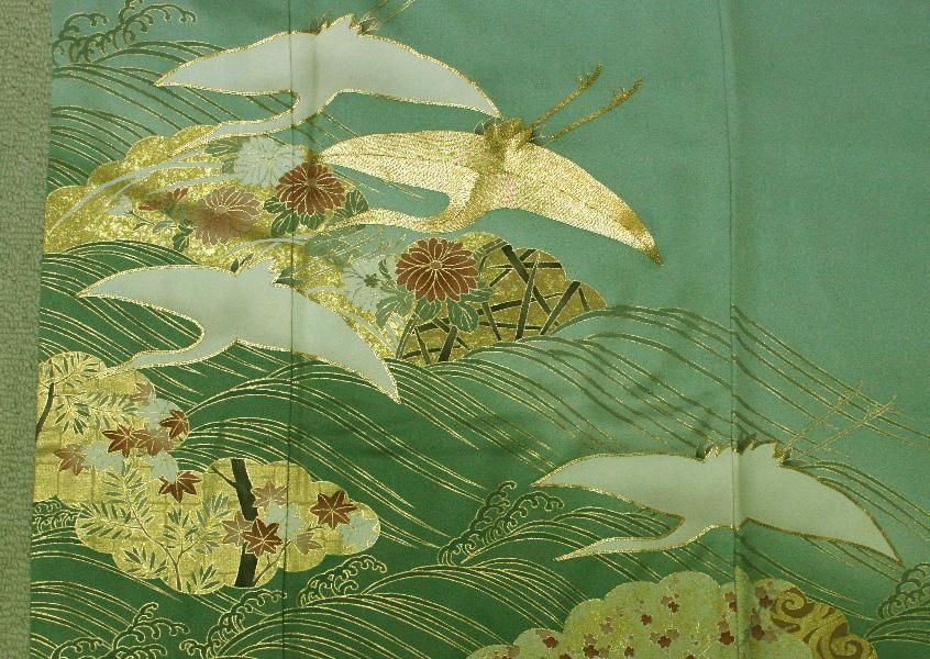 山葵色飛鶴柄駒縫刺繍色留袖（お買い得です） - リサイクル着物