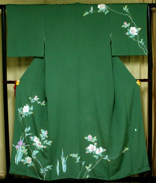 未使用のスピナッチグリーン加賀友禅付け下げ着物 - リサイクル着物のことなら京都で創業80年の老舗ゑちごやへ
