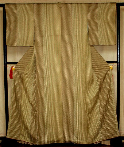 桑茶色両滝縞模様小紋着物 - リサイクル着物のことなら京都で創業80年