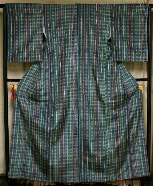 未使用の絞り風染め大島紬小紋着物（希少品です） - リサイクル着物のことなら京都で創業80年の老舗ゑちごやへ