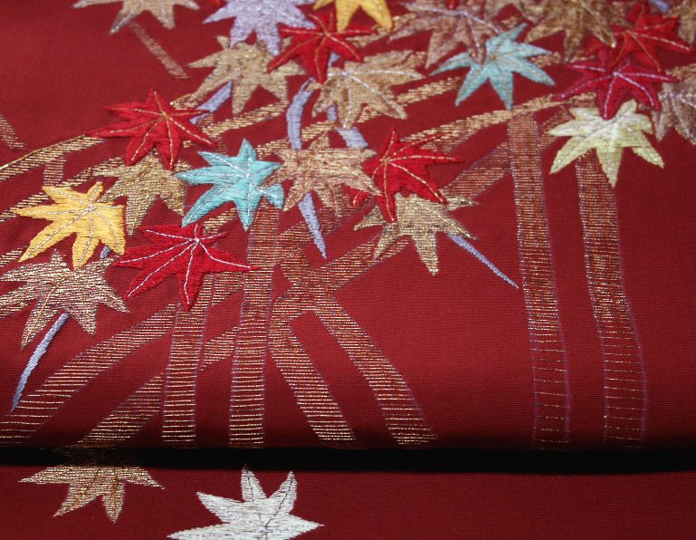 未使用の濃い赤紅色・紅葉刺繍名古屋帯 - リサイクル着物のことなら京都で創業80年の老舗ゑちごやへ