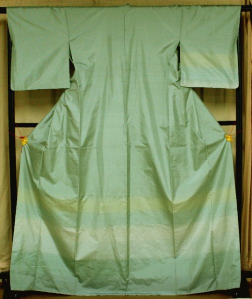未使用の裏葉柳色・本場大島紬付け下げ着物（お勧め品です） - リサイクル着物のことなら京都で創業80年の老舗ゑちごやへ
