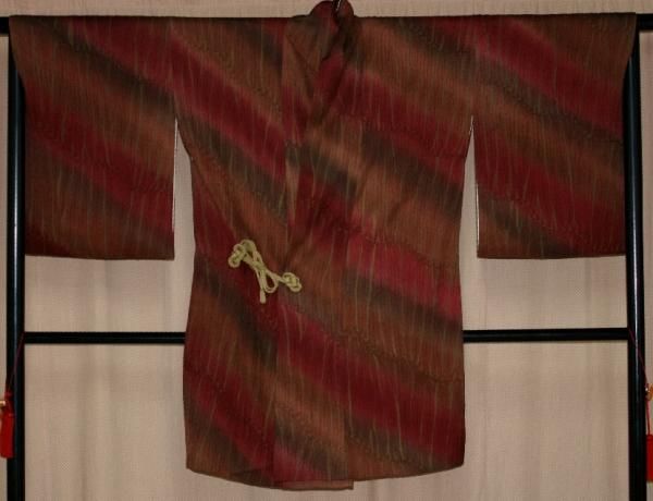 弁柄色竜巻絞り道中着 - リサイクル着物のことなら京都で創業80年の