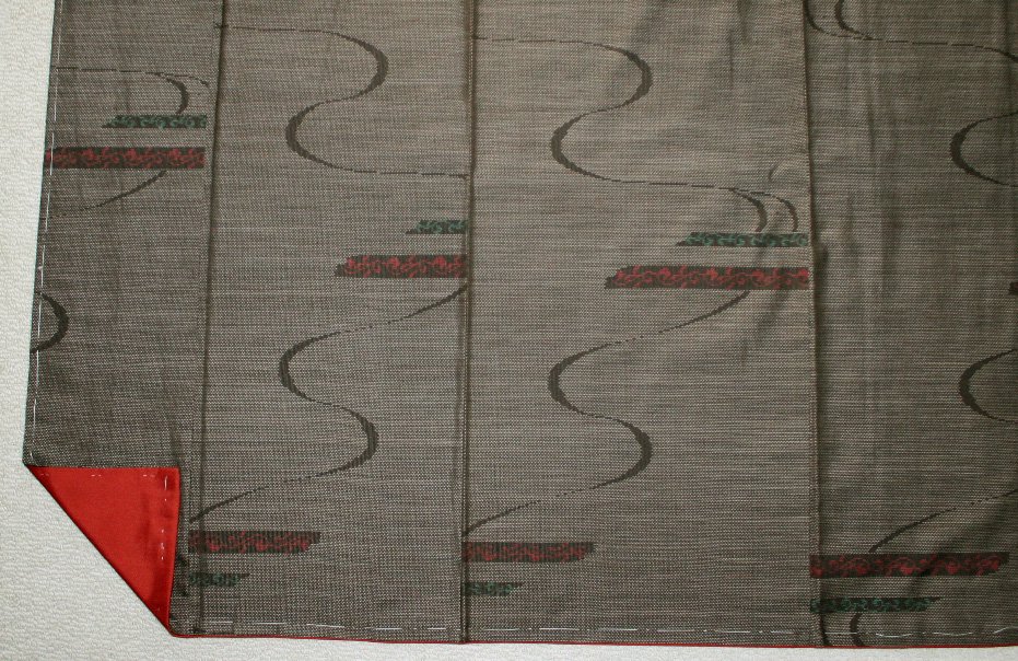 未使用の茶泥横双絣本場大島紬着物 - リサイクル着物のことなら京都で創業80年の老舗ゑちごやへ