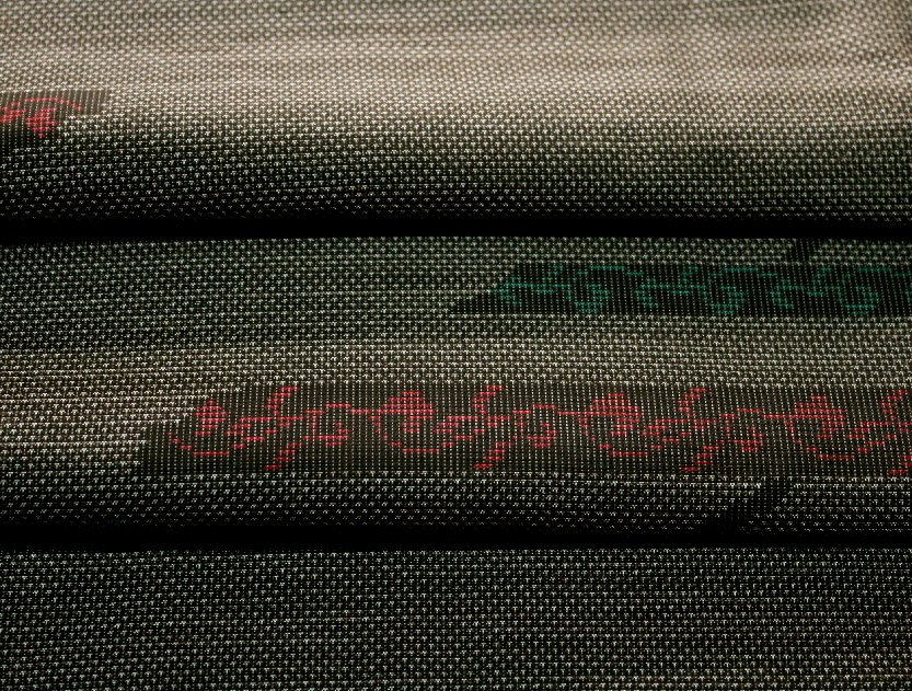 未使用の茶泥横双絣本場大島紬着物 - リサイクル着物のことなら京都で創業80年の老舗ゑちごやへ