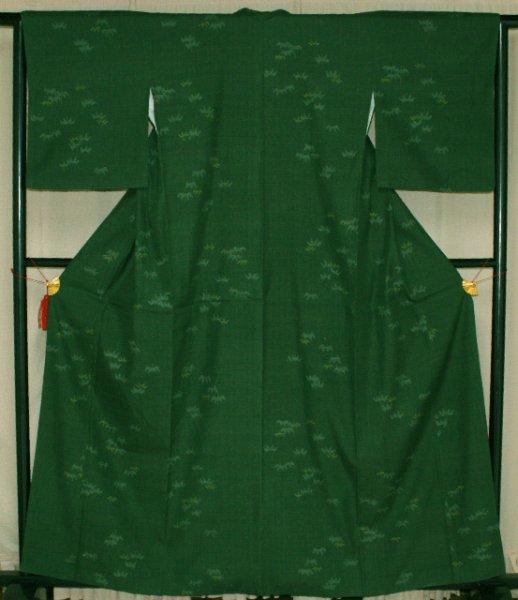 千歳緑色・無形文化財本場結城紬着物（お勧め品です） - リサイクル着物のことなら京都で創業80年の老舗ゑちごやへ
