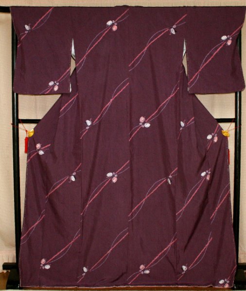 未使用の葡萄茶色・蝶絞り小紋着物（長身の方に） - リサイクル着物のことなら京都で創業80年の老舗ゑちごやへ