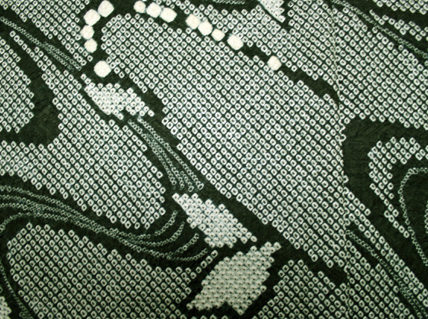 墨蝋色本疋田絞り使い総絞り小紋着物（お勧め品です） - リサイクル着物のことなら京都で創業80年の老舗ゑちごやへ