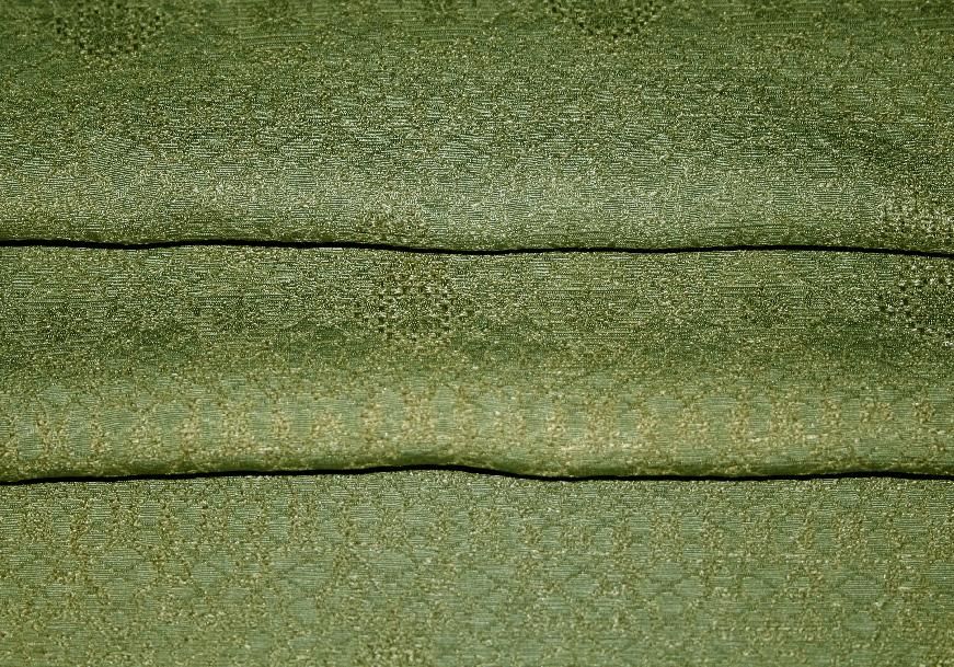 未使用の油色紋上代色無地着物・肩裄が長め（お勧め品です