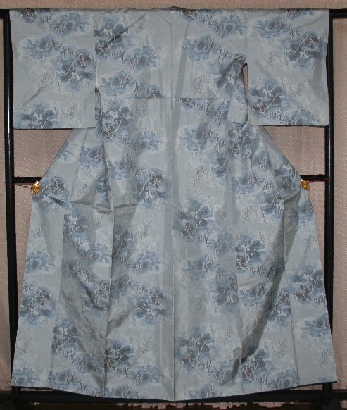 スモークブルーグレイ木立模様本場大島紬着物（希少品です） - リサイクル着物のことなら京都で創業80年の老舗ゑちごやへ