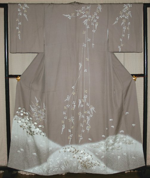薄茶色菊に萩模様訪問着 - リサイクル着物のことなら京都で創業80年の老舗ゑちごやへ