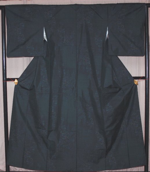 泥藍染め蔓草花柄本場大島紬着物（お買い得です） - リサイクル着物のことなら京都で創業80年の老舗ゑちごやへ